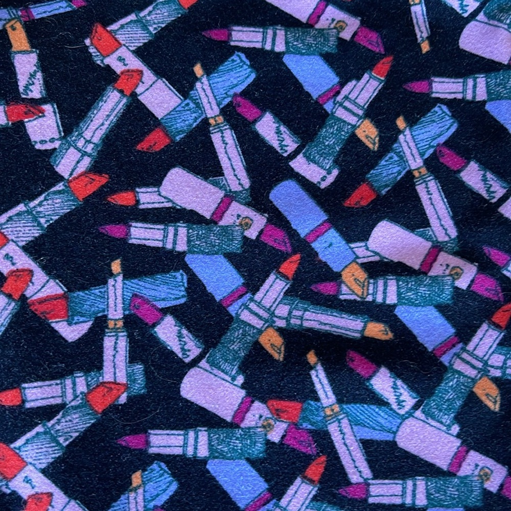 LuLaRoe Lipstick Leggings - Picture 2 of 3